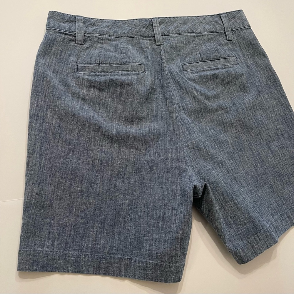 Lands’ End Women's 7" Mid-Rise Chino Tailored Blue Cotton Chambray Shorts 8 - Picture 6 of 10
